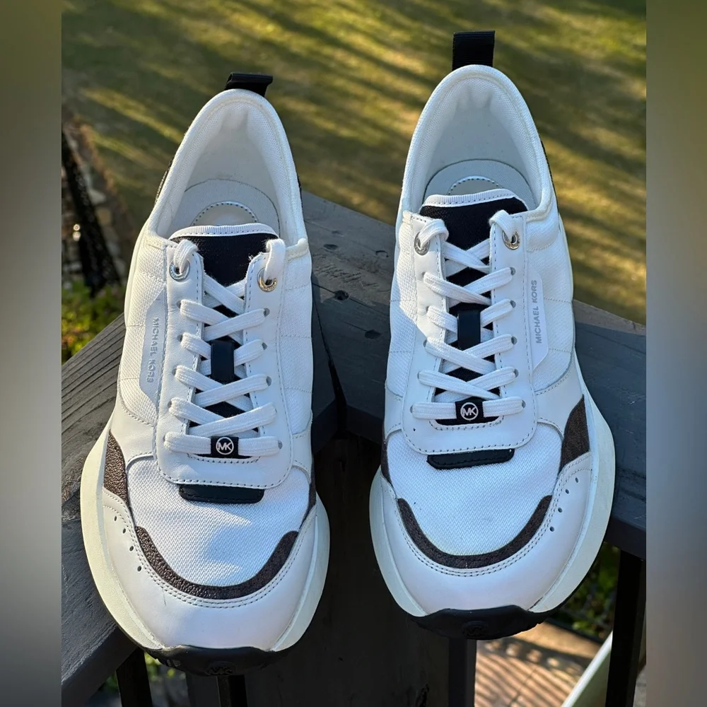 NEW Michael Kors White Casual Sneaker - Size US Womens 9.5